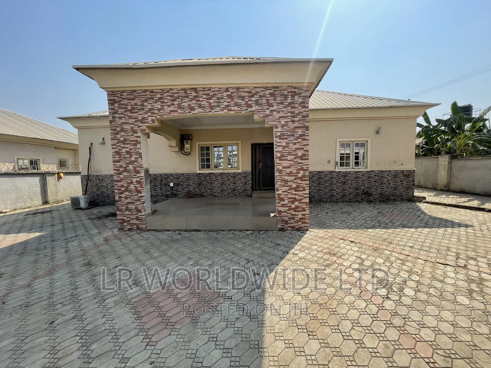 3bdrm Bungalow in Penthouse Estate, Lugbe District for sale