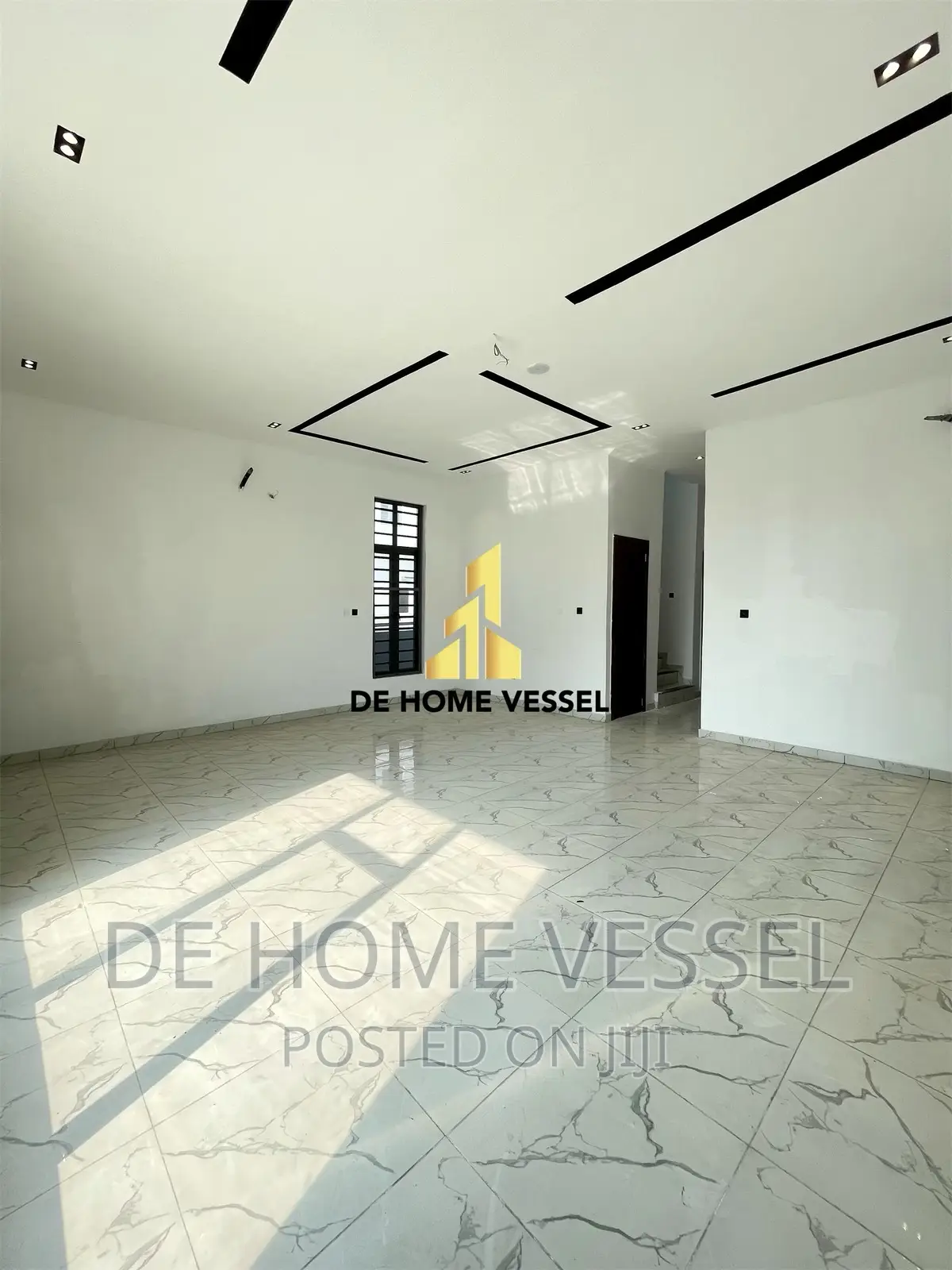 5bdrm Duplex in Ikota for sale