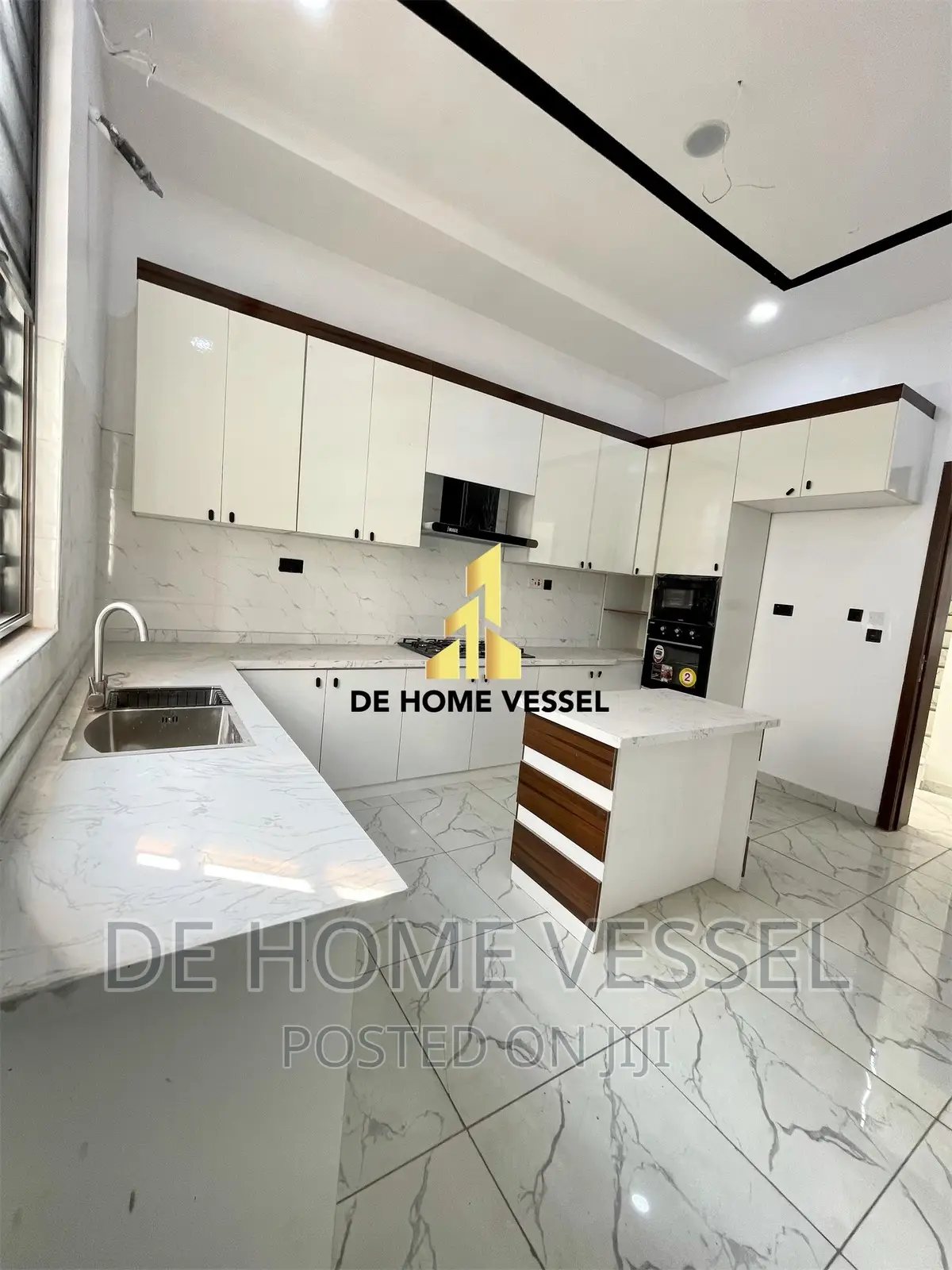 5bdrm Duplex in Ikota for sale