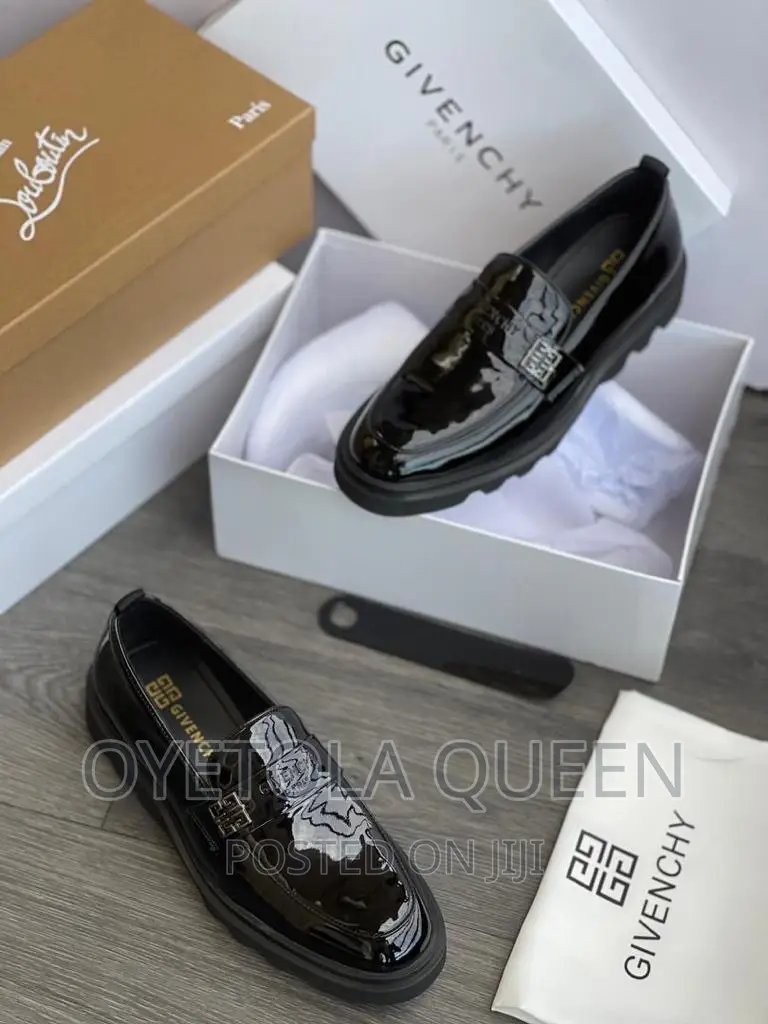 Beautifully Designed Gucci Shoe