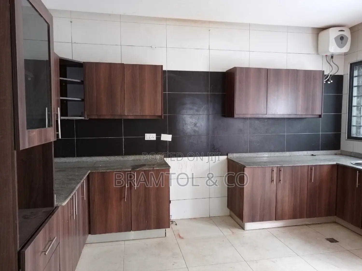 4bdrm Townhouse / Terrace in Guzape District for rent