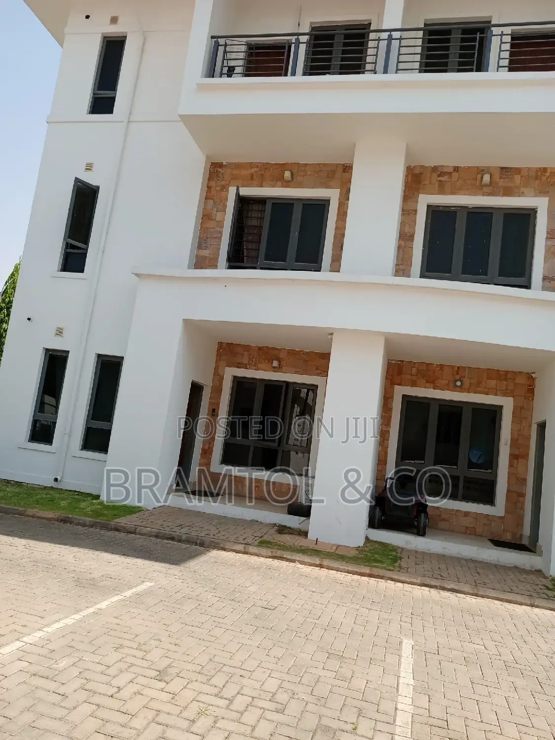 4bdrm Townhouse / Terrace in Guzape District for rent