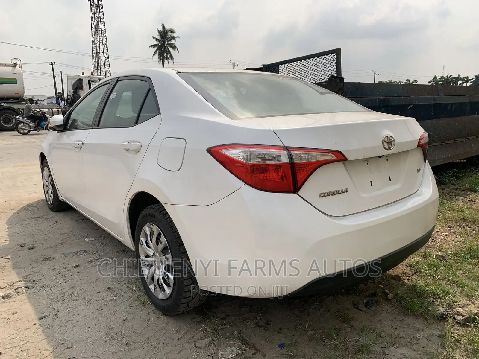 Toyota Corolla LE Premium 4dr Sedan (1.8L 4cyl CVT) 2014 White
