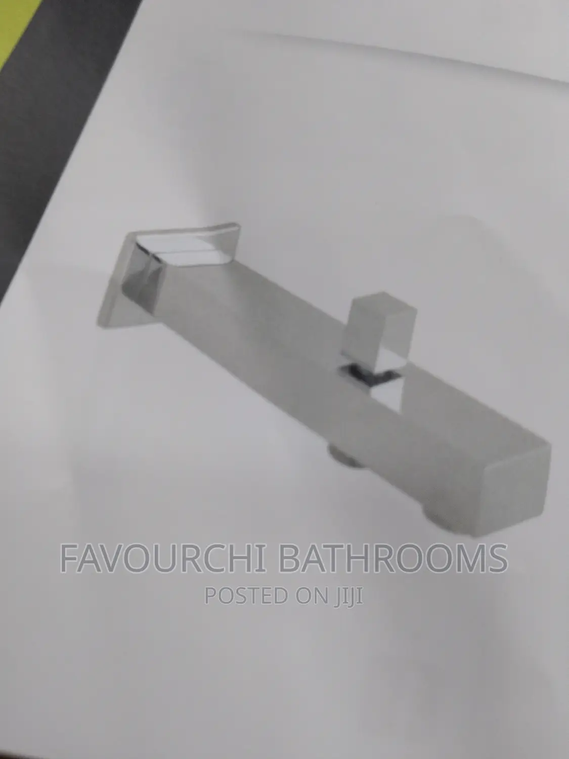 Vado Bath Spout With Diverter