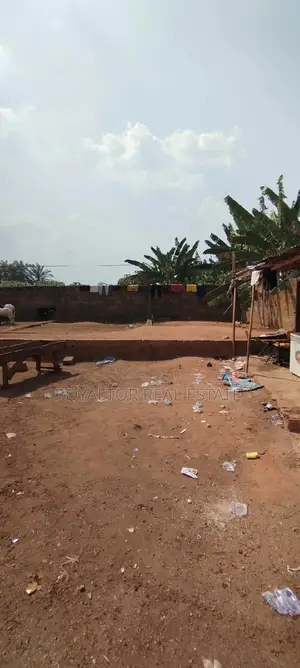 4 Plots Fenced Along the Main Road