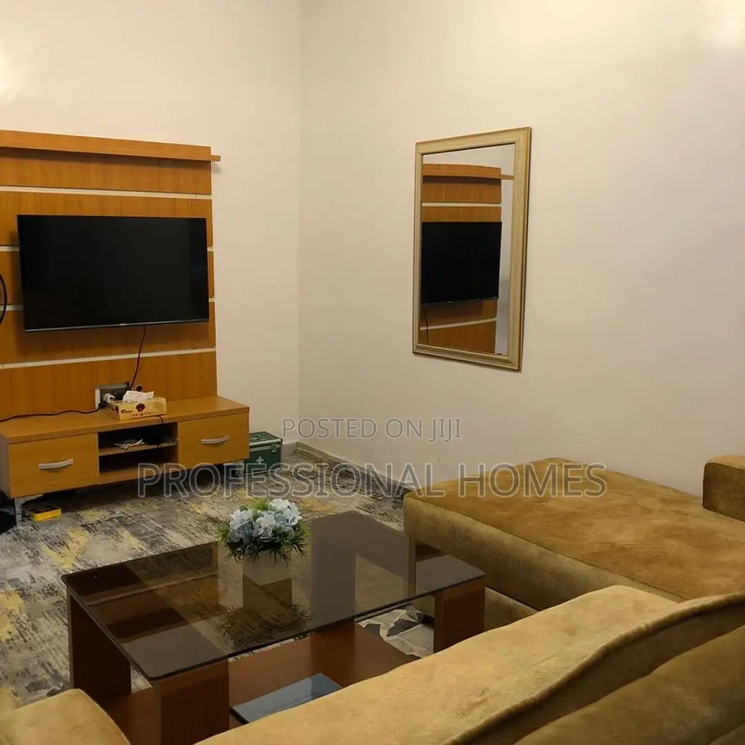 Quiet 2 Bedroom Apartment Shortlet 10min to Airport Ajao Estate