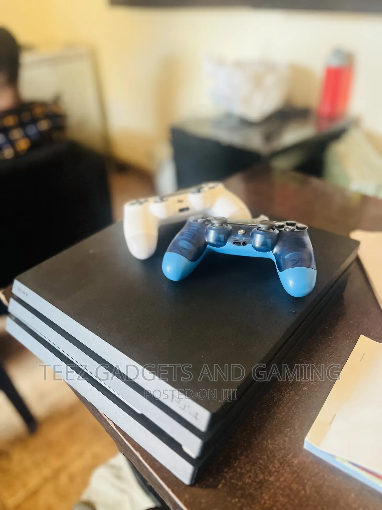 Hacked Ps4 Pro With Two Controllers