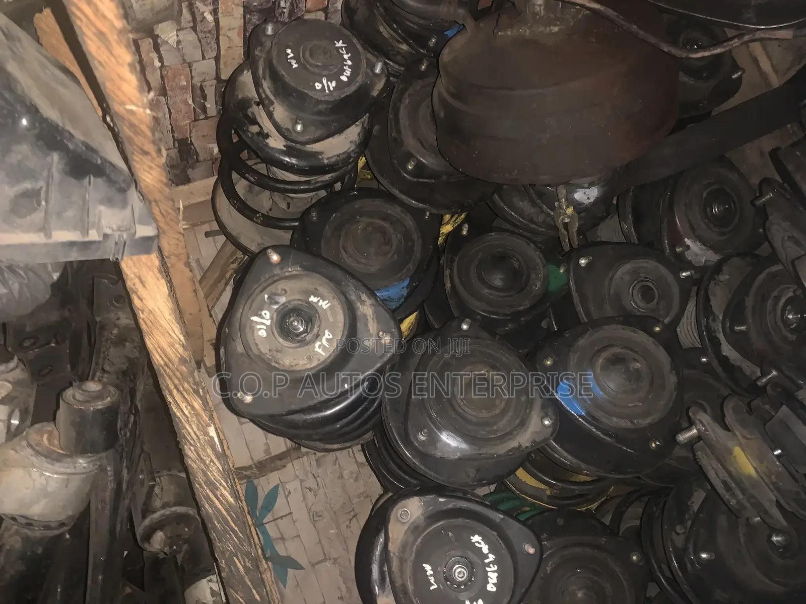 Front Shocks for Subaru Forester,Impreza,Outback and Legacy