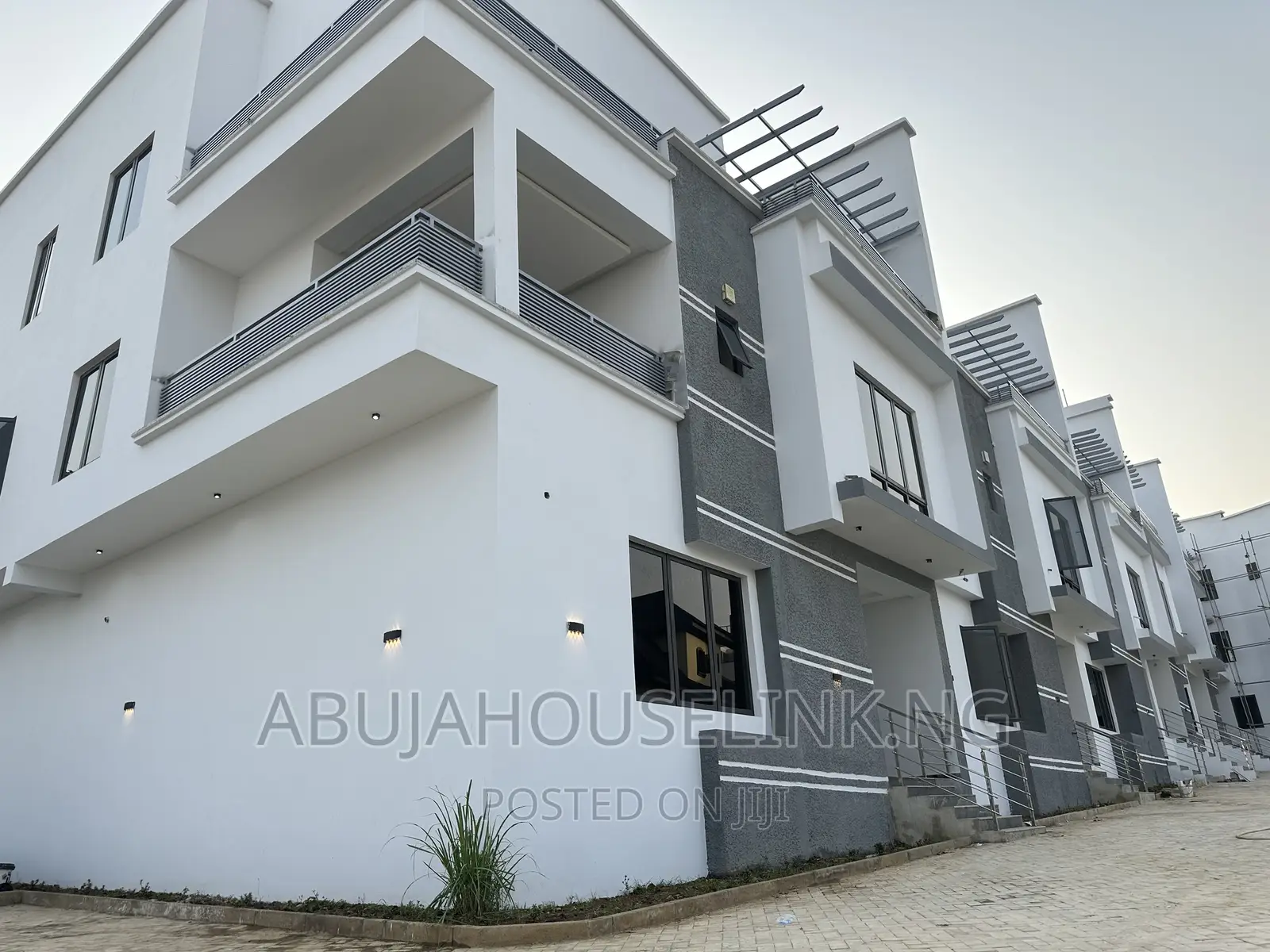 5bdrm Duplex in Guzape Abuja for sale