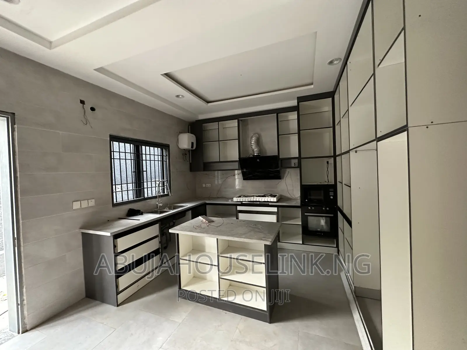5bdrm Duplex in Guzape Abuja for sale