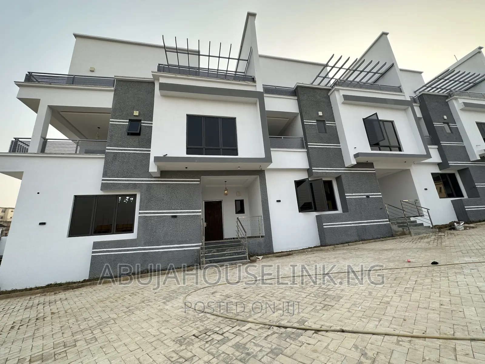 5bdrm Duplex in Guzape Abuja for sale