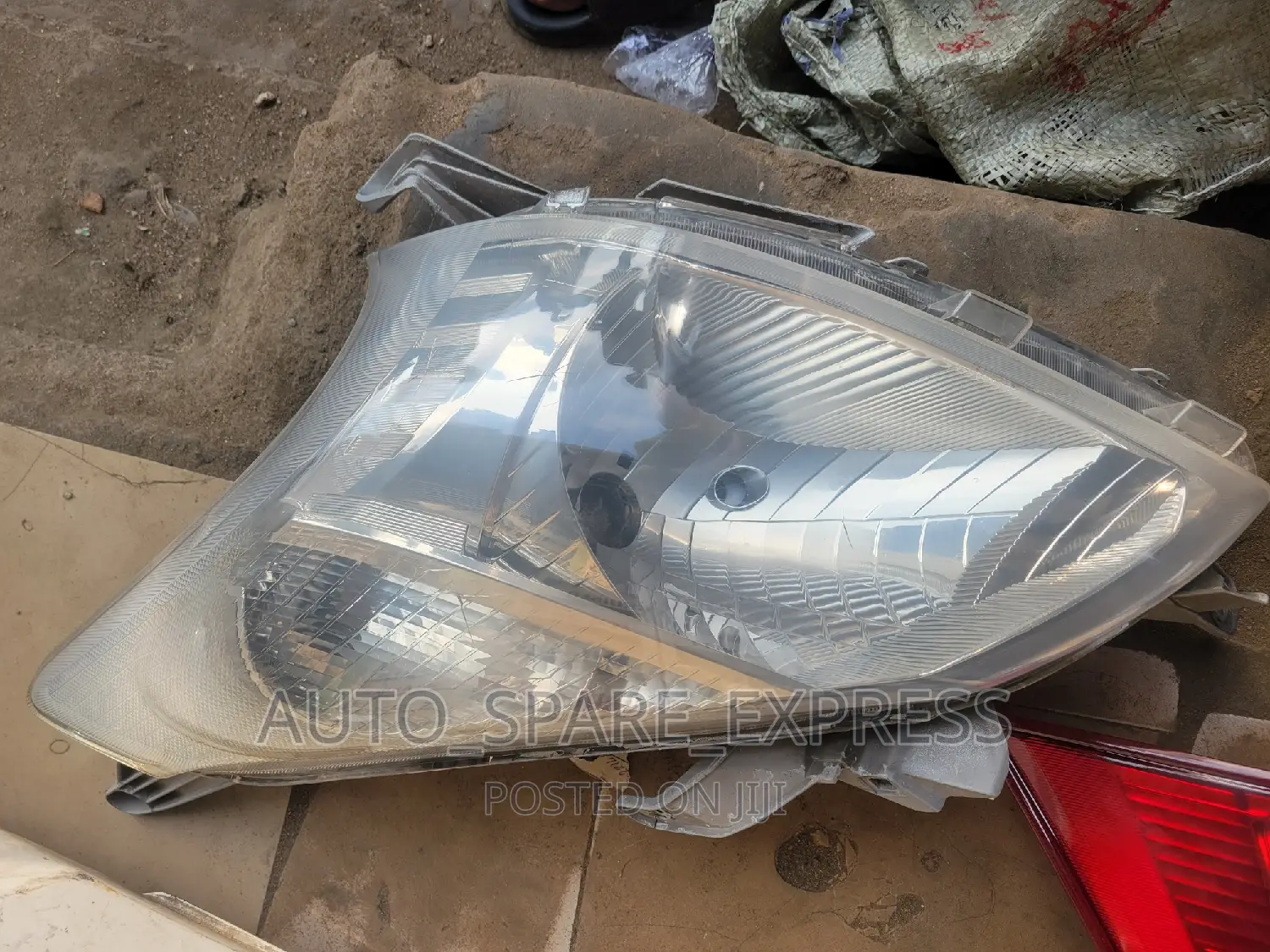 Avenza 2013 Headlights