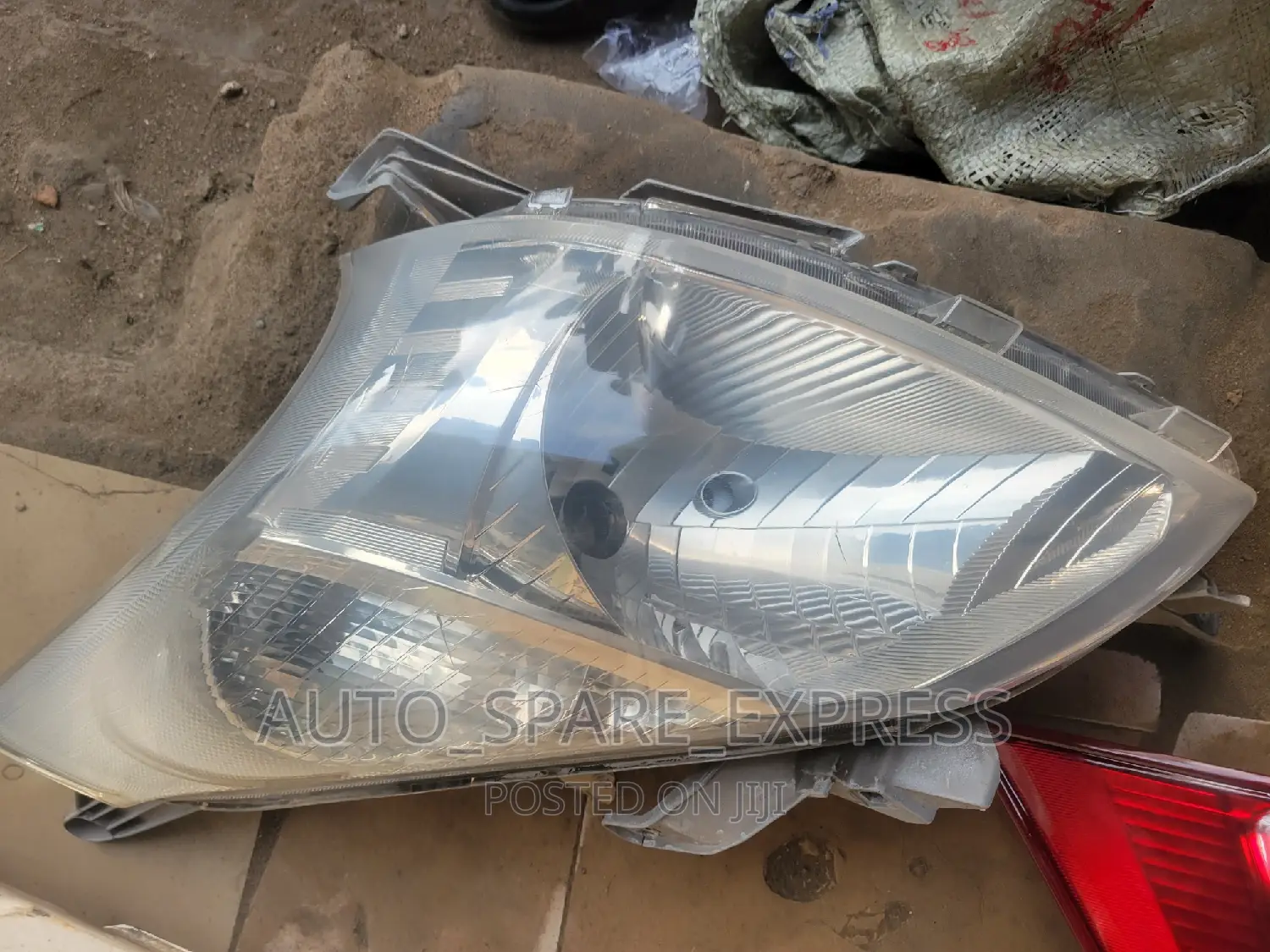 Avenza 2013 Headlights
