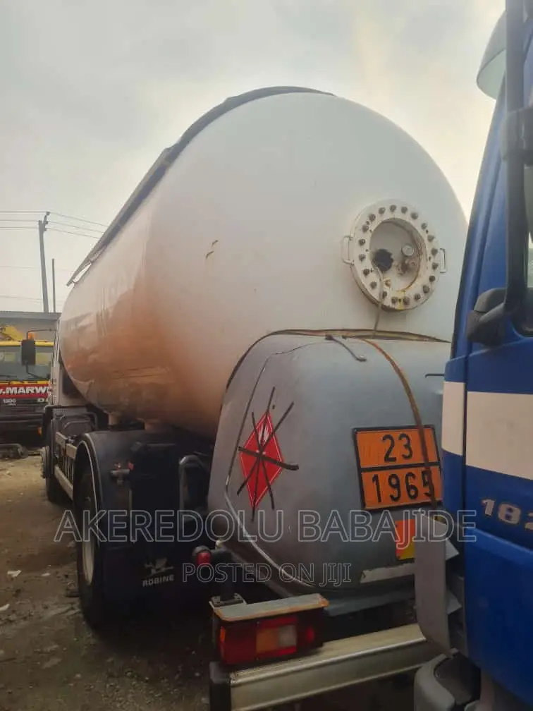 Volvo Gas Truck 10ton 2005 White