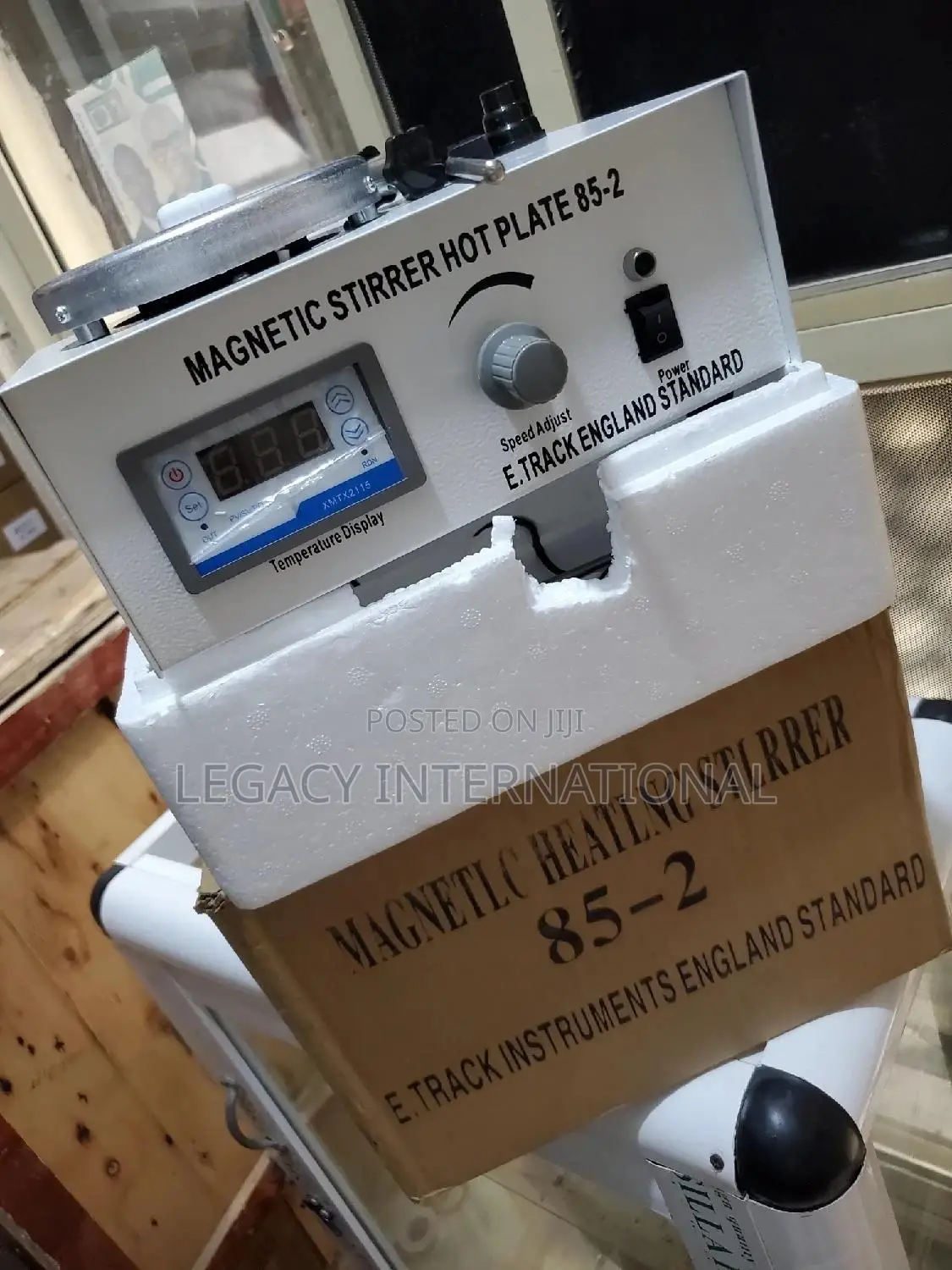 Hot Plate With Magnetic Stirrer