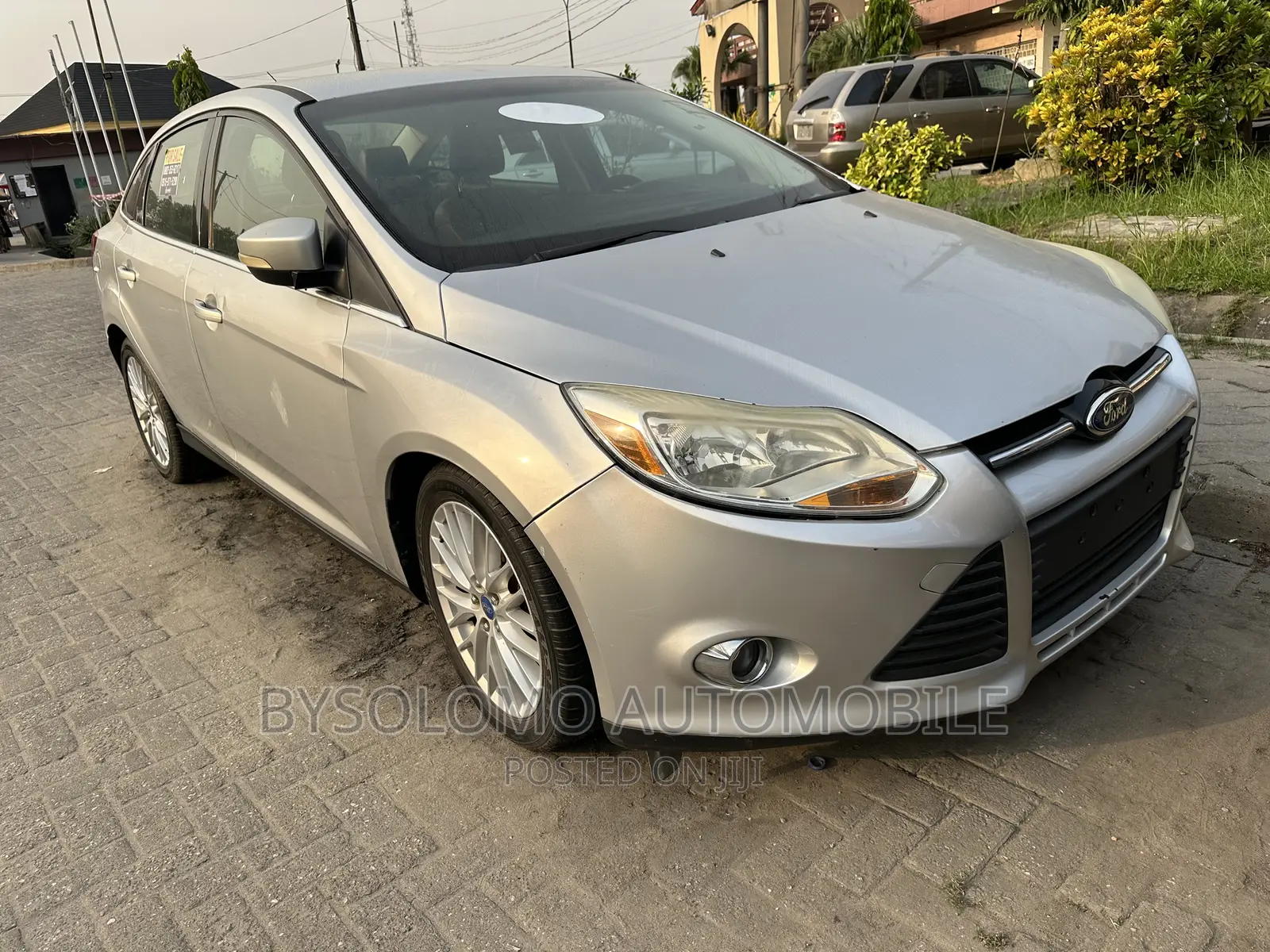 Ford Focus SEL Sedan FWD (2.0L 4cyl 6A) 2012 Silver