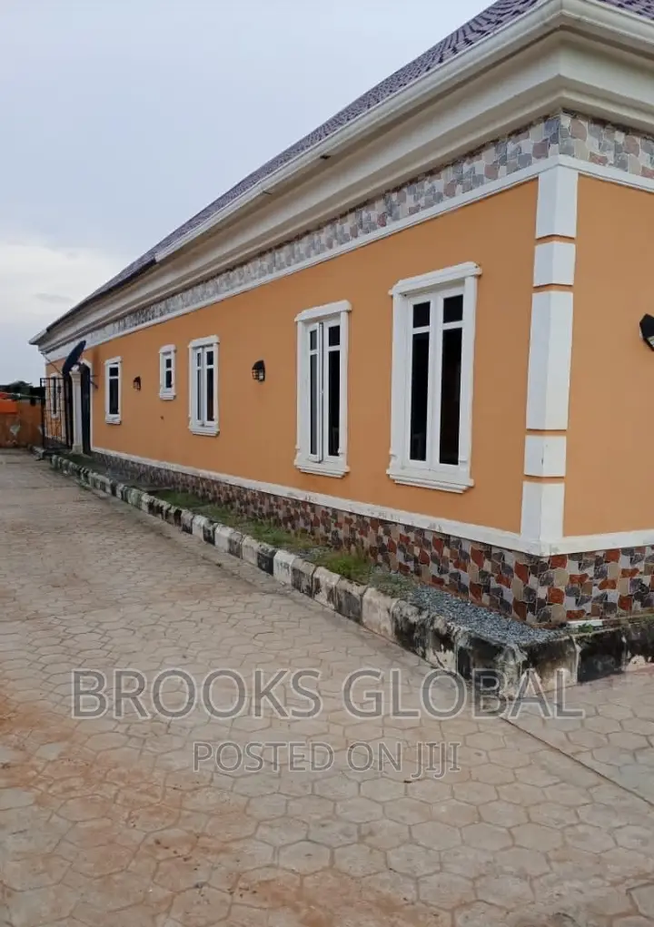 3bdrm Bungalow in Benin City for rent