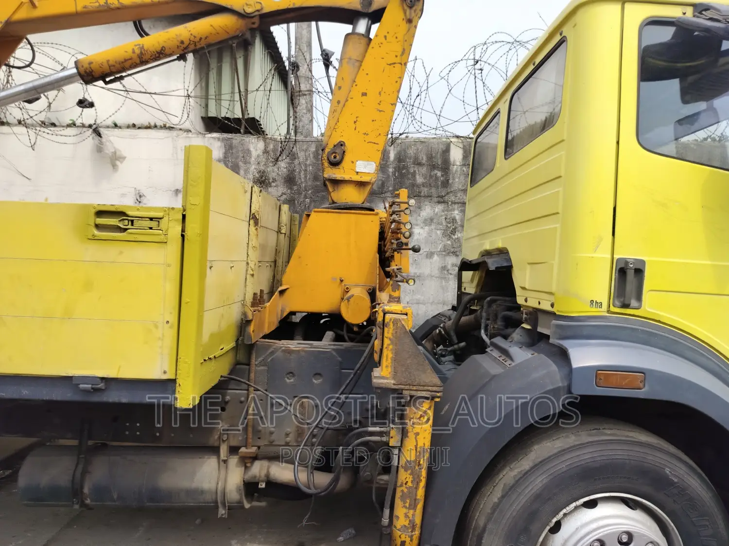 7 Tonnes Mercedes Hiab 6 Tyres
