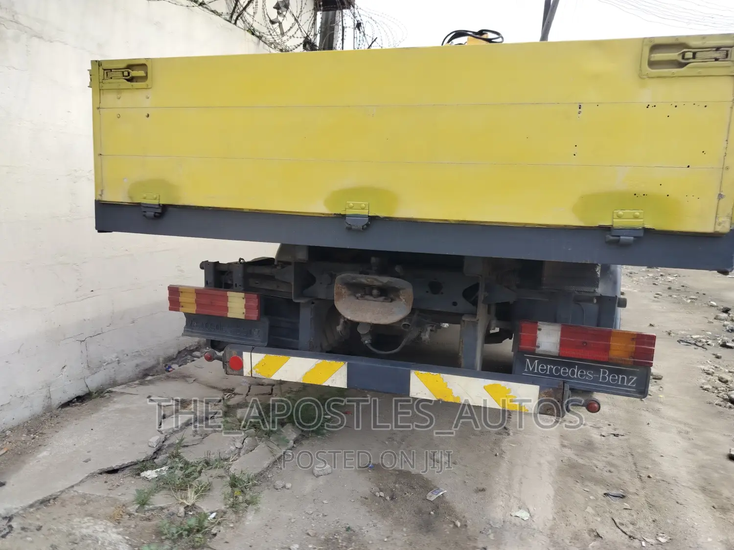 7 Tonnes Mercedes Hiab 6 Tyres