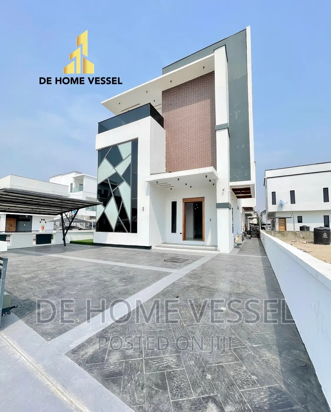 5bdrm Duplex in Ikota for sale