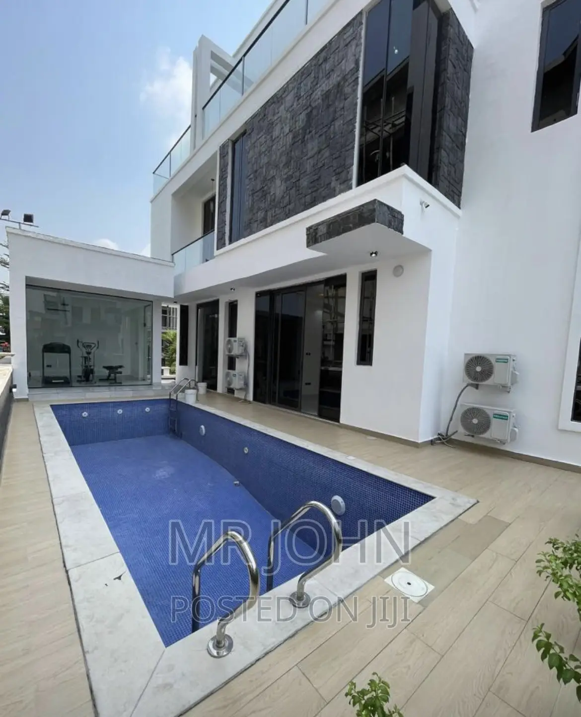 5bdrm Mansion in Lekki for sale