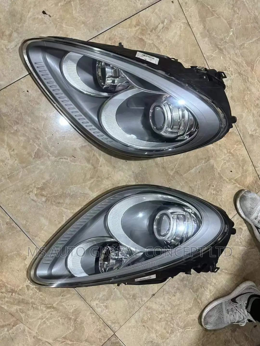 Porsche Cayenne 2012 Headlights