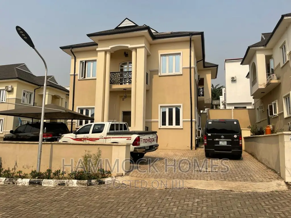 5bdrm Duplex in Agodi Gra for sale
