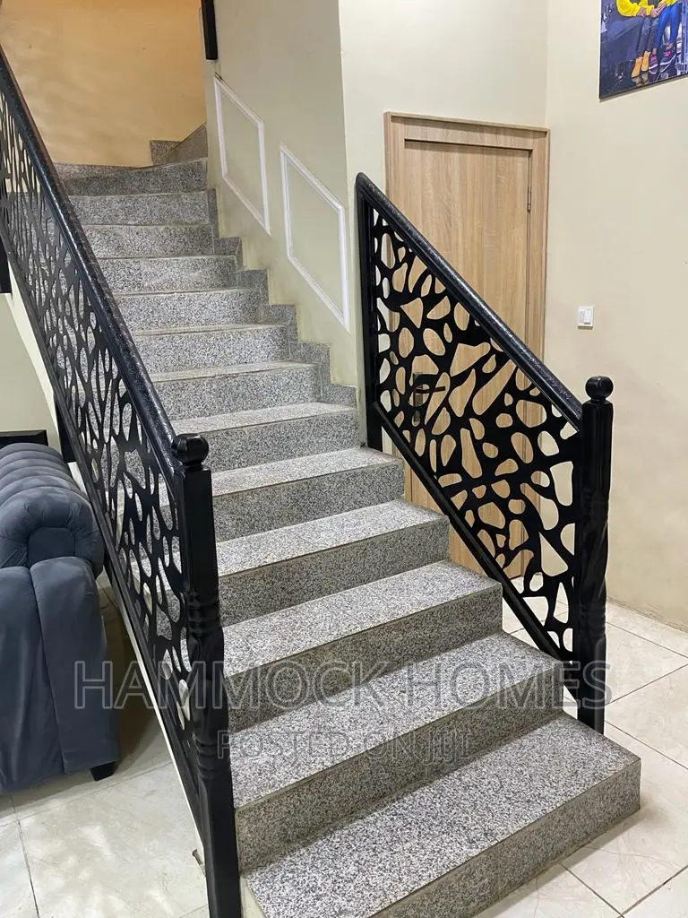 5bdrm Duplex in Agodi Gra for sale