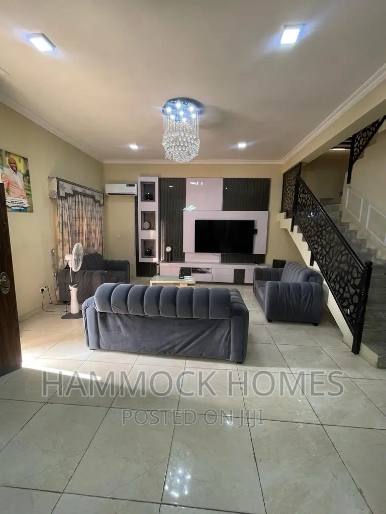 5bdrm Duplex in Agodi Gra for sale