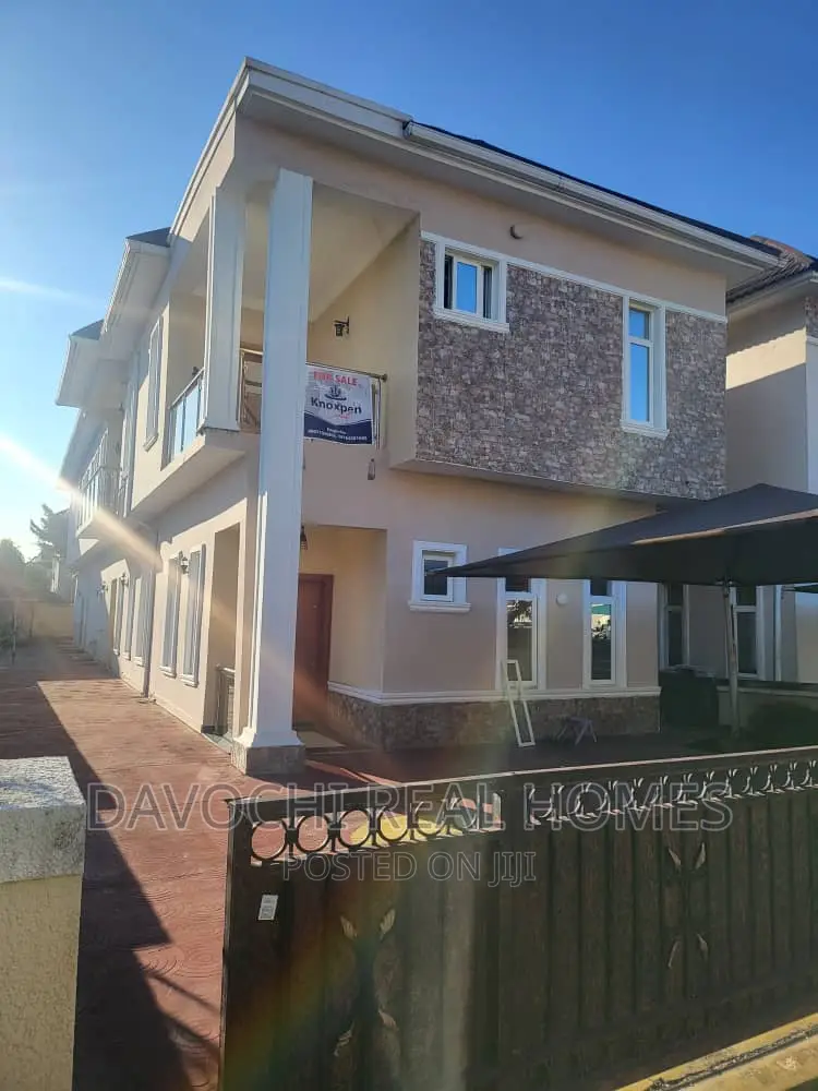 5bdrm House in Lekki County for sale