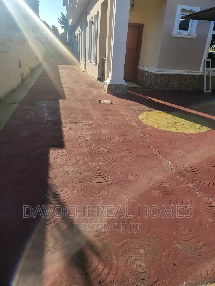 5bdrm House in Lekki County for sale