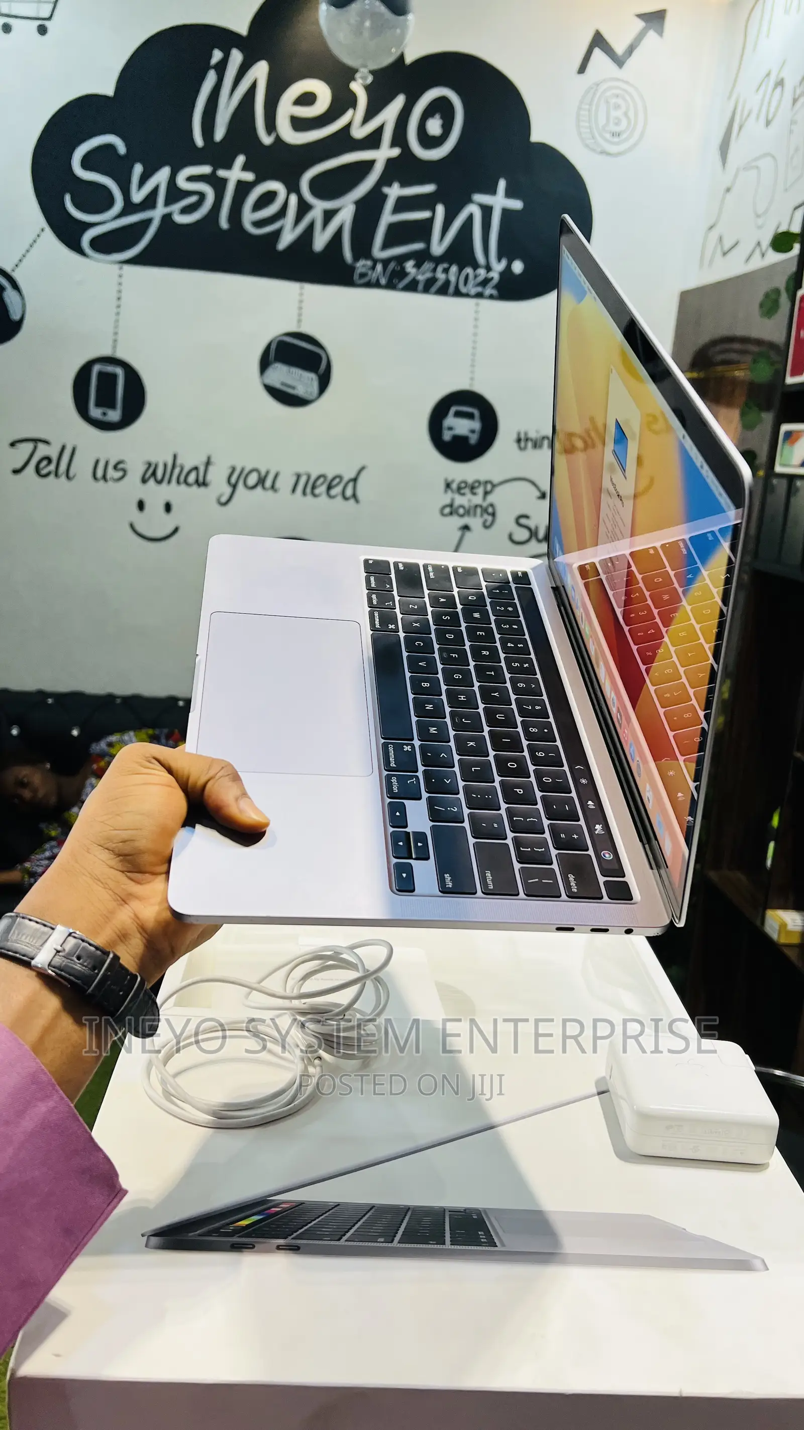 Laptop Apple MacBook Pro 2020 16GB Intel Core I5 SSD 512GB