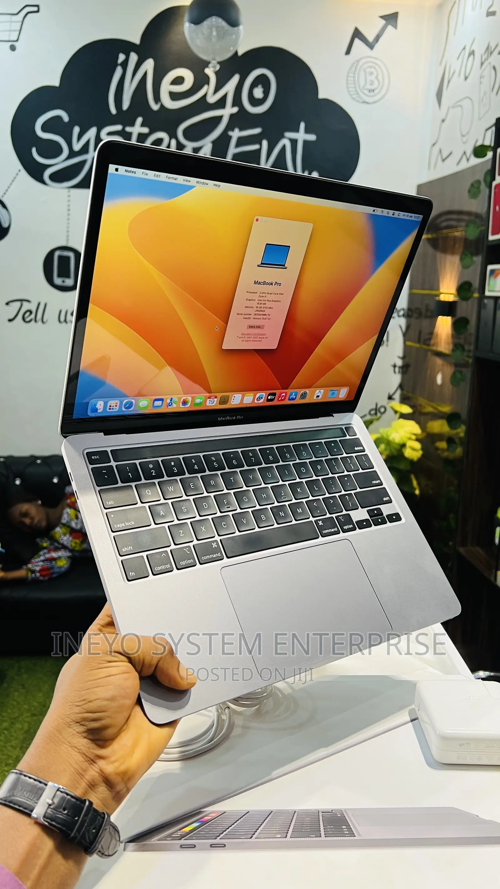 Laptop Apple MacBook Pro 2020 16GB Intel Core I5 SSD 512GB