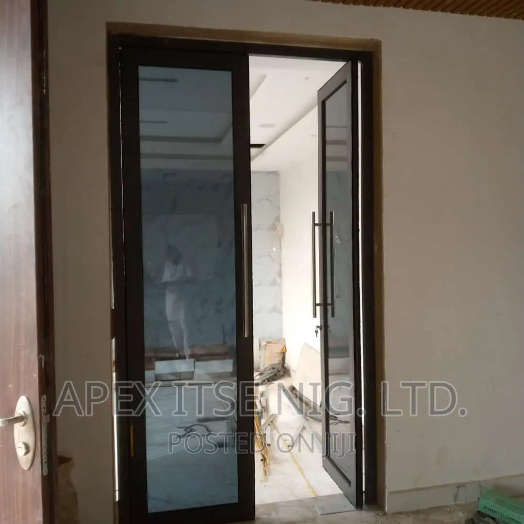Walk in Alum Glass Door Inter.