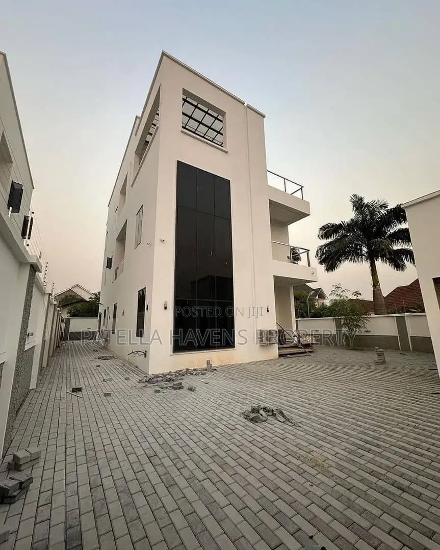 5bdrm Duplex in Gwarinpa for sale