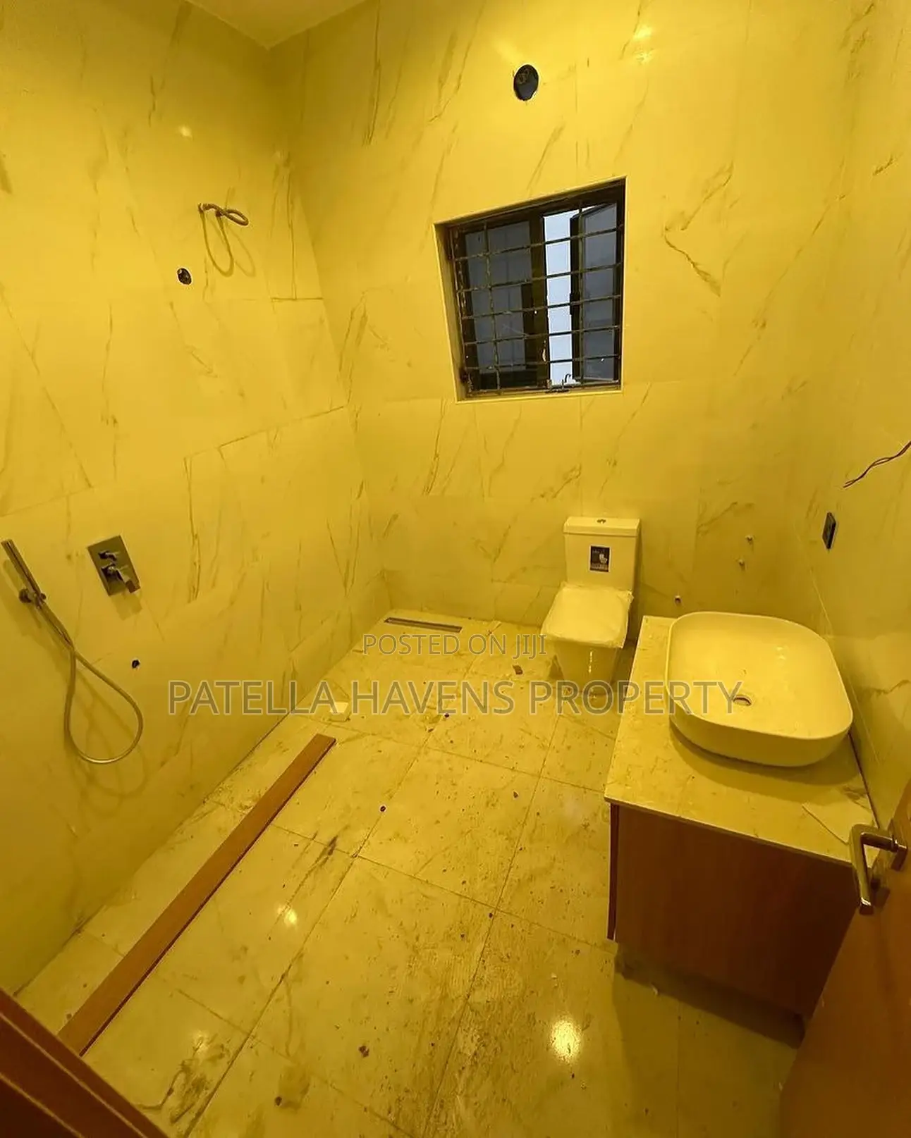 5bdrm Duplex in Gwarinpa for sale