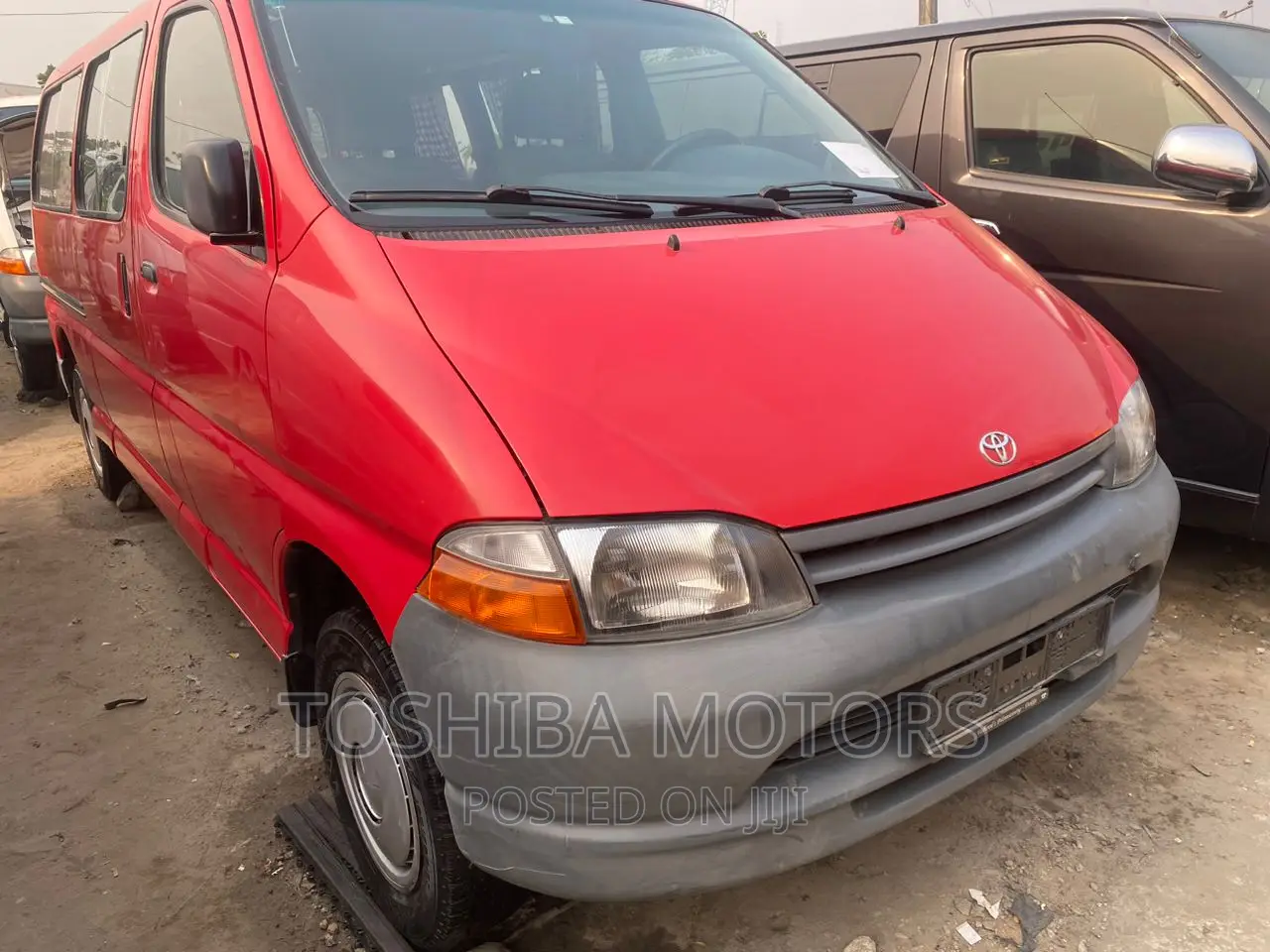Toyota HiAce 2003 Red