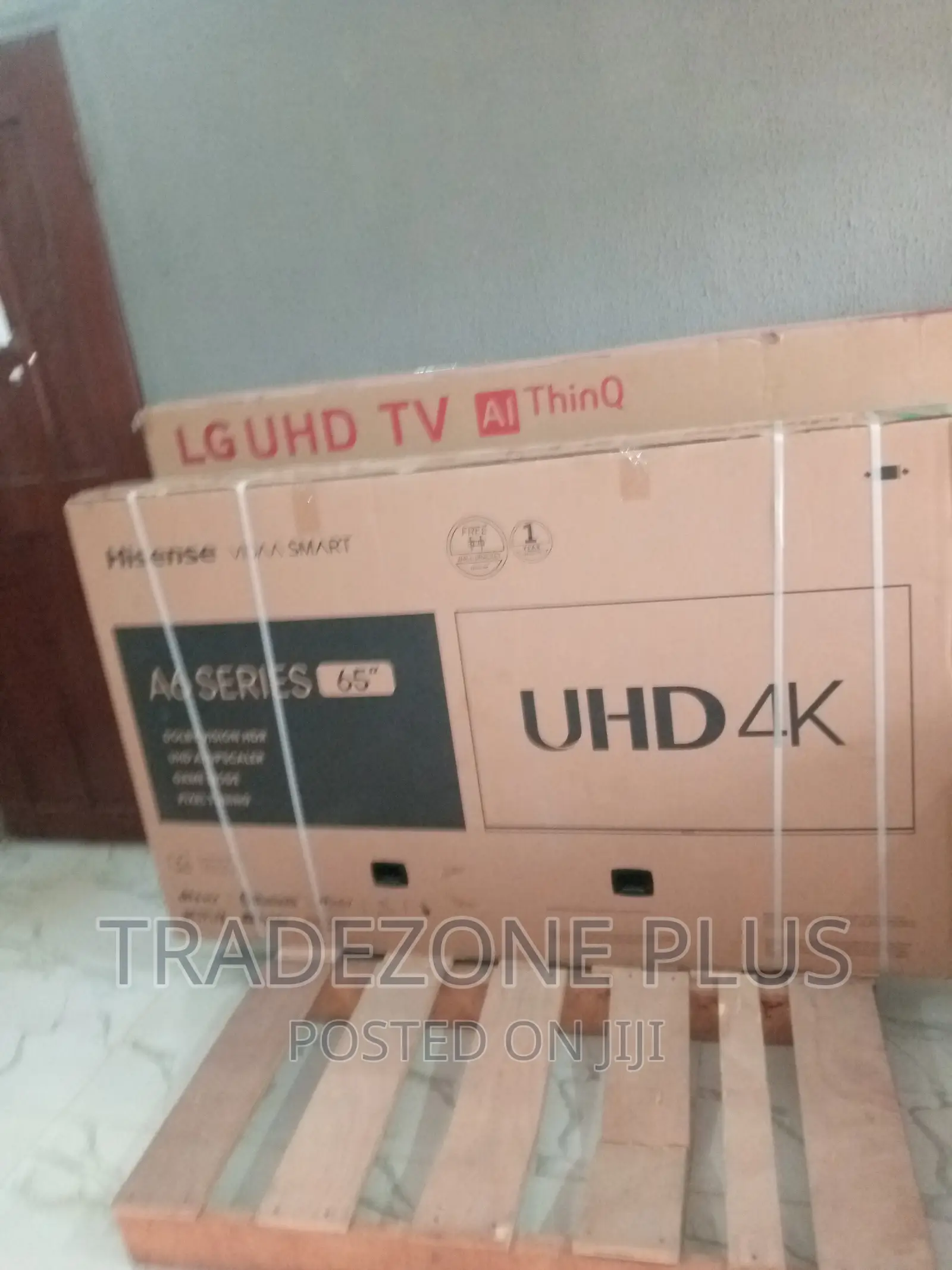Bluetooth+ Hisense 65" Smart TV