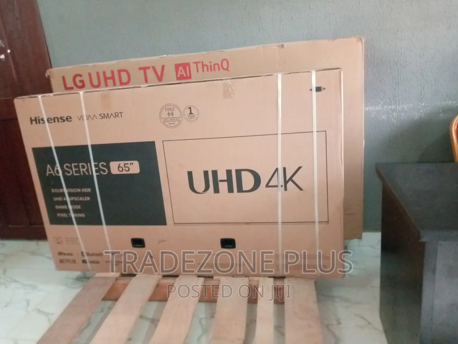 Bluetooth+ Hisense 65" Smart Television