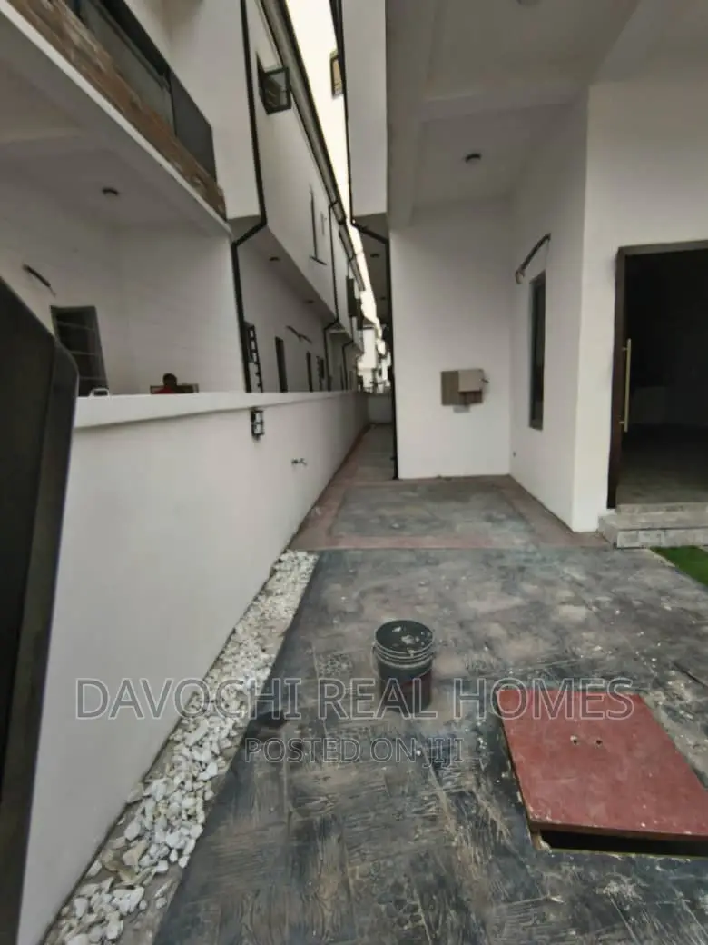 4bdrm Apartment in Chevron Second Toll, Lekki for rent
