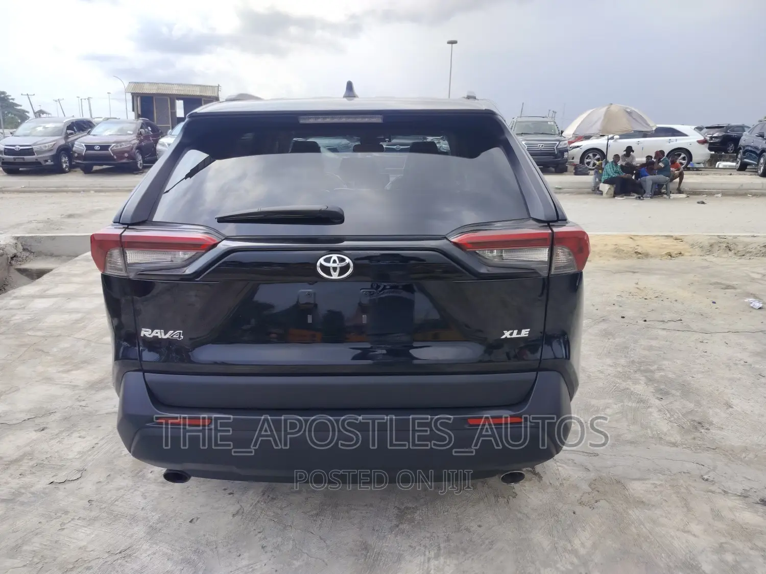 Toyota RAV4 XLE FWD 2020 Black
