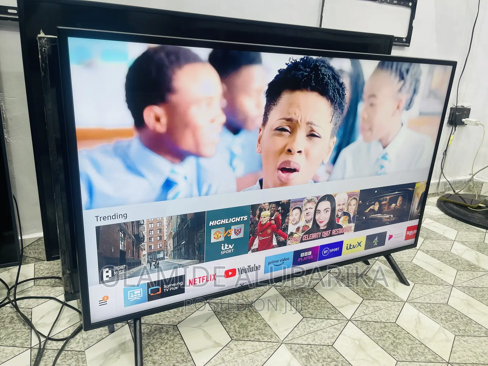 Samsung 43" Ultra HD Certified HDR Smart Apple Support Tv