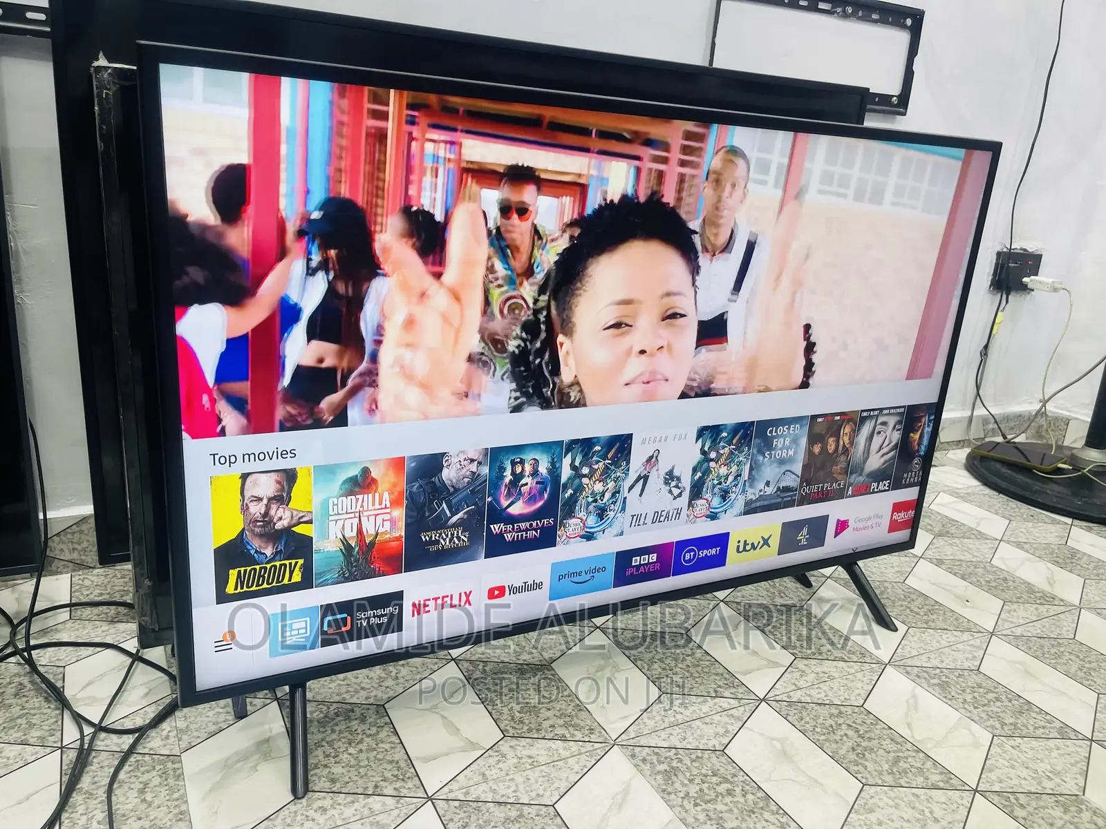 Samsung 43" Ultra HD Certified HDR Smart Apple Support Tv
