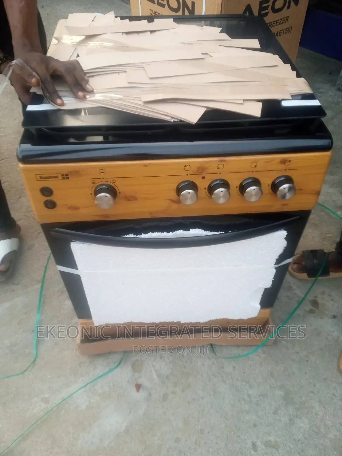 Gas Oven With 3 Gas Burners +1 Hot Plate
