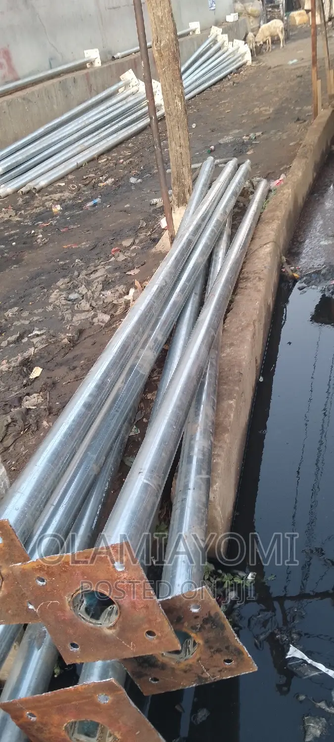 Straight and Curve Solar One Way Pole