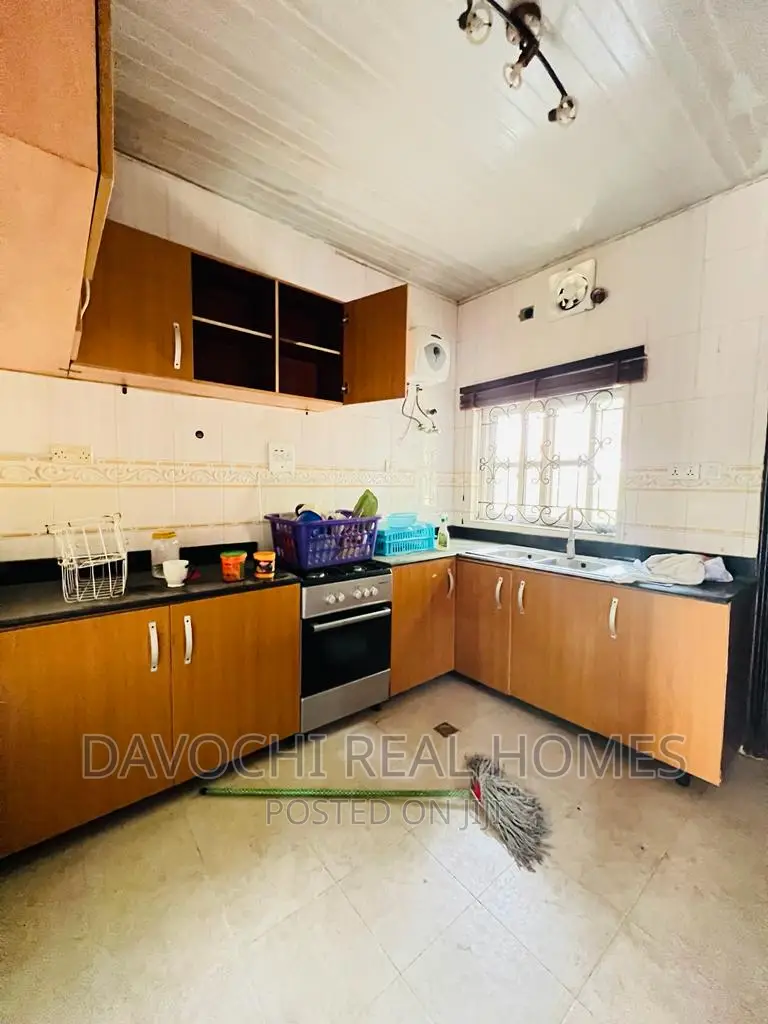 4bdrm Bungalow in Northern Foreshore, Lekki for rent