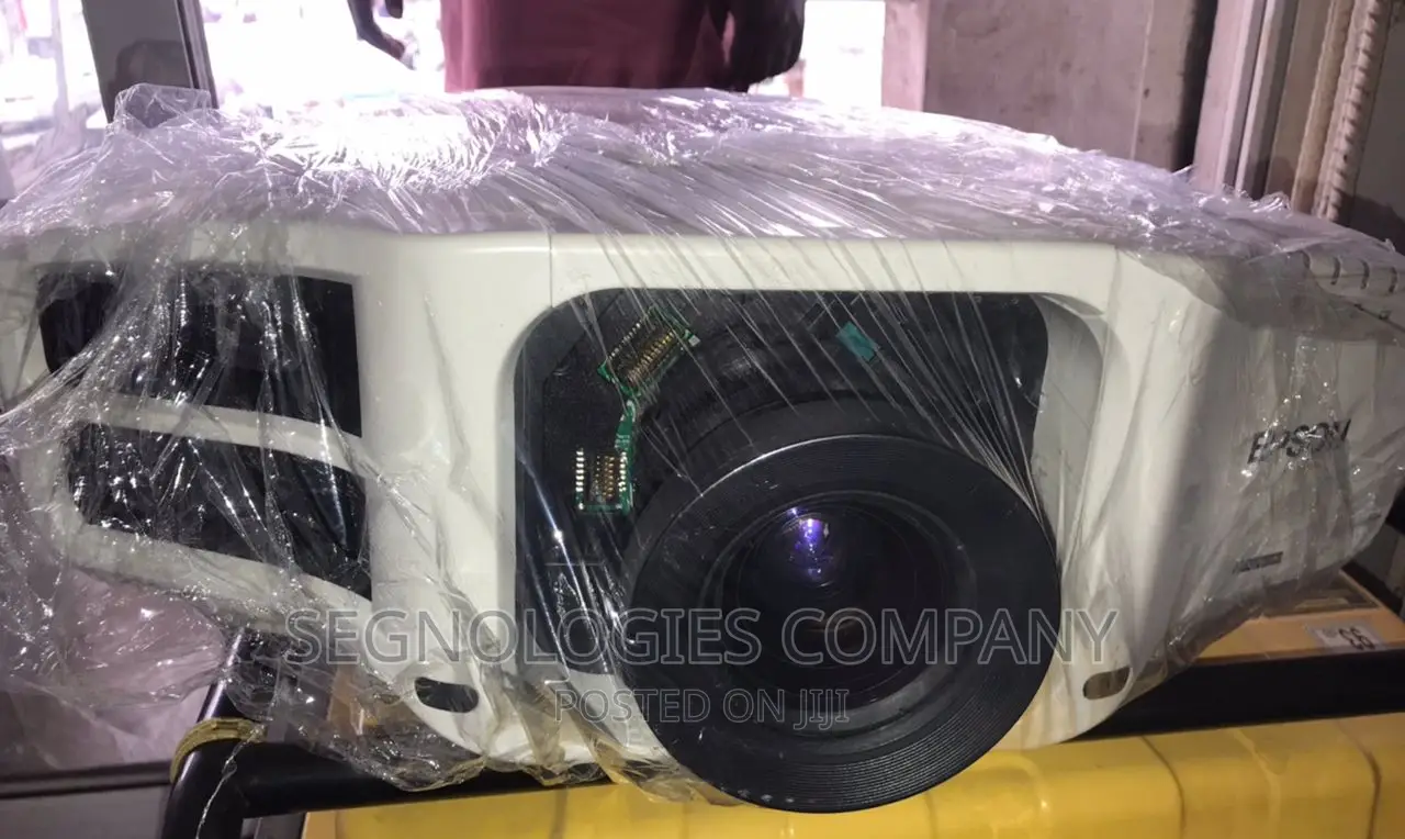 Epson EB-G6550WU 5200 Lumens WUXGA Powerlite Pro Projector
