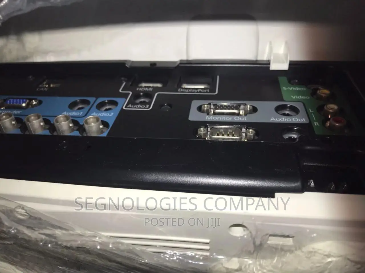 Epson Eb-g6370 7000 Lumens Wuxga Projector