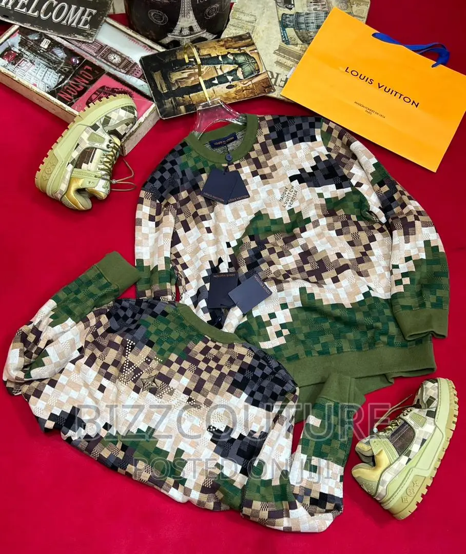 Original LOUIS VUITTON Sweatshirt Available in Store