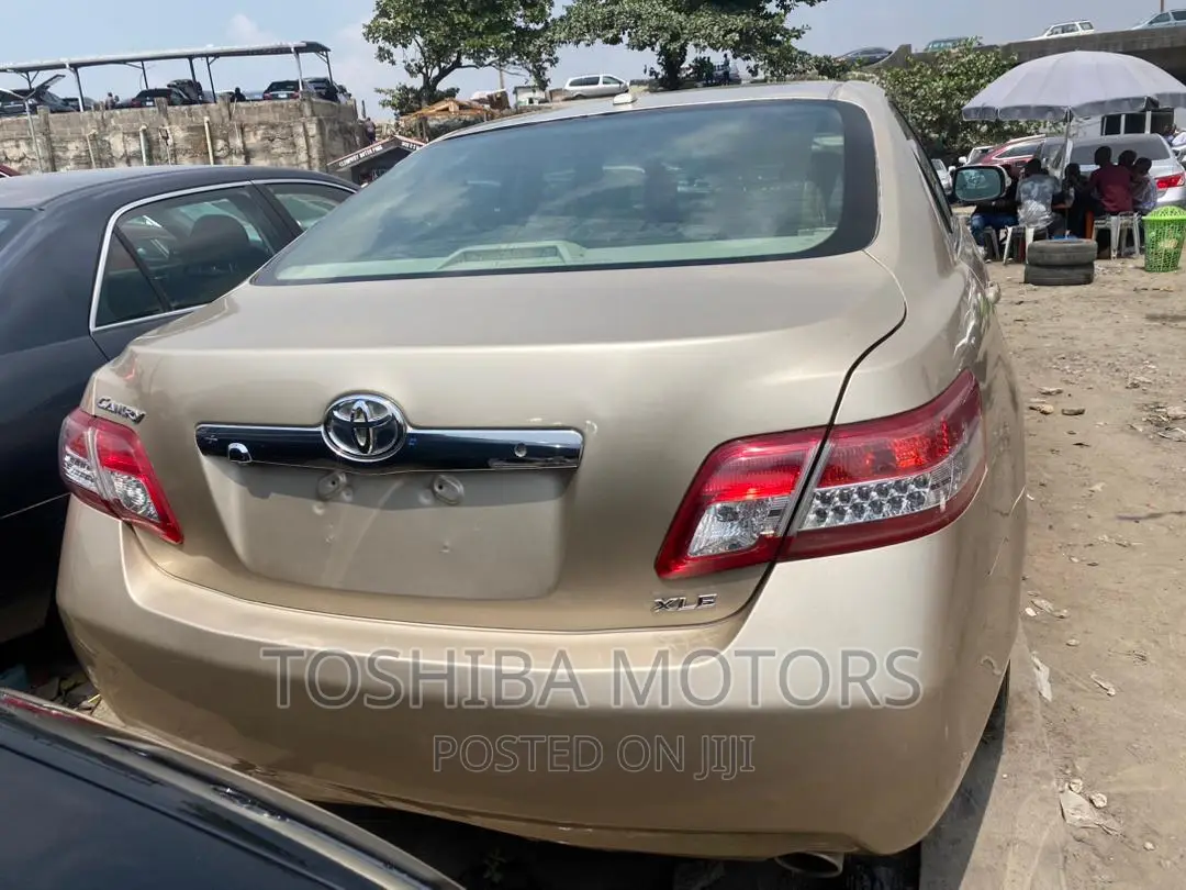 Toyota Camry 2010 Gold